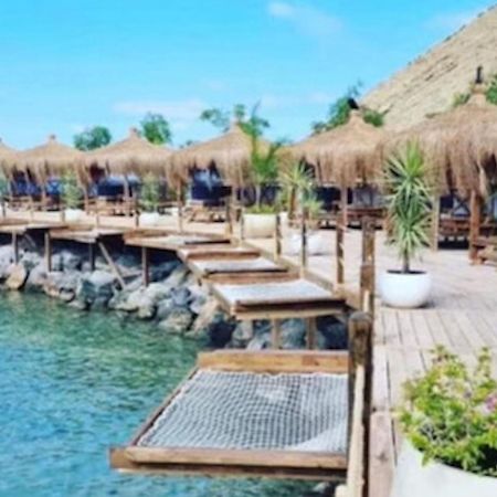 Luxurious Seafront Penthouse Daire Girne Dış mekan fotoğraf