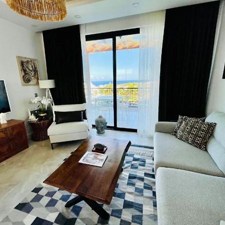 Luxurious Seafront Penthouse Daire Girne Dış mekan fotoğraf