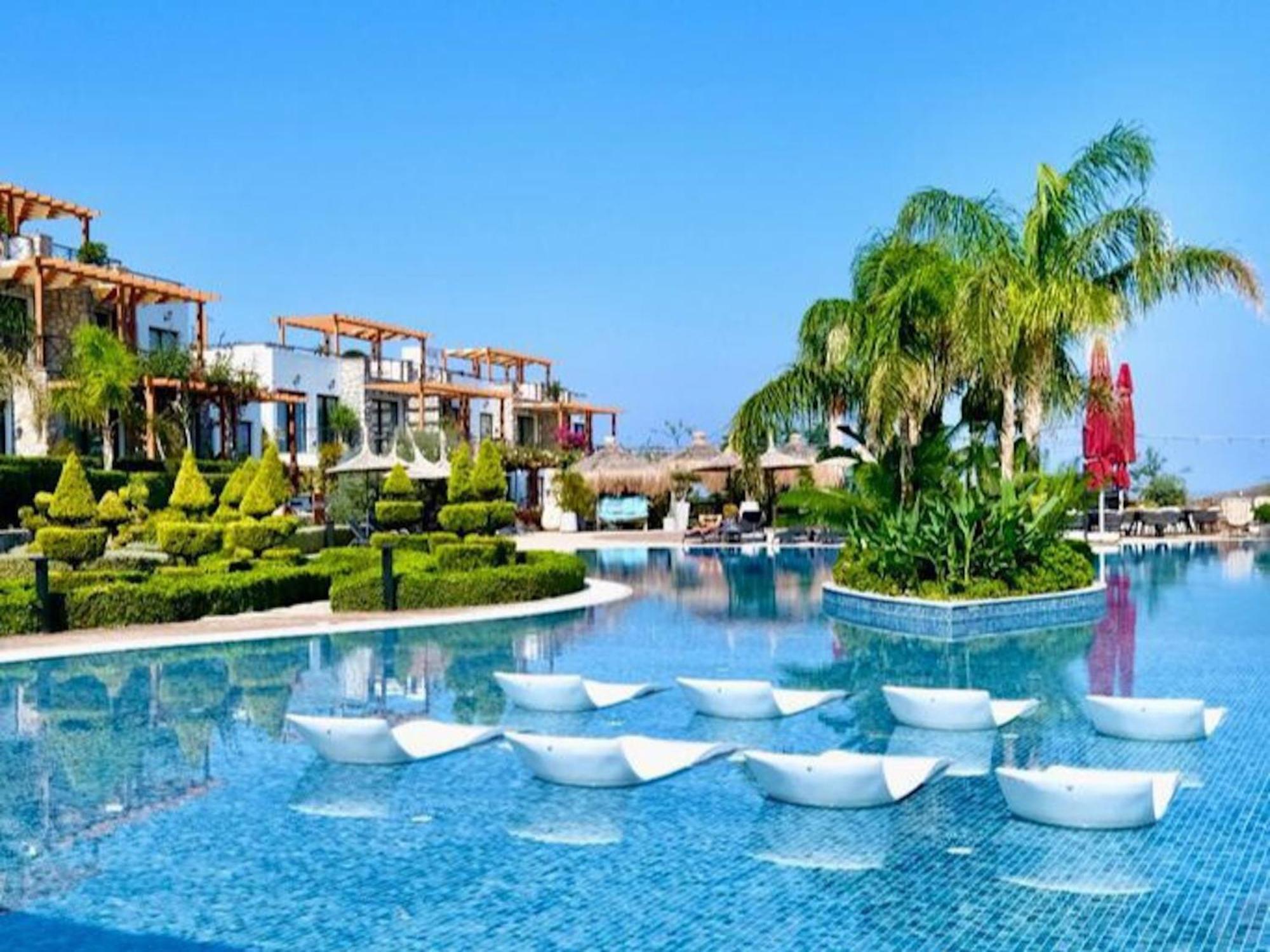 Luxurious Seafront Penthouse Daire Girne Dış mekan fotoğraf