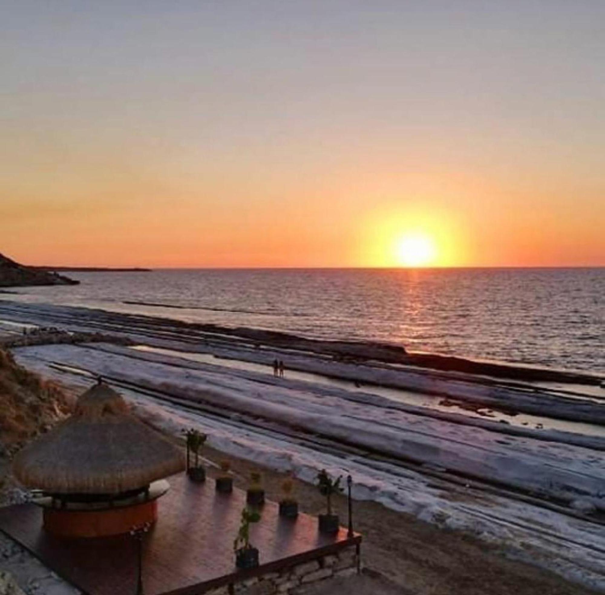 Luxurious Seafront Penthouse Daire Girne Dış mekan fotoğraf