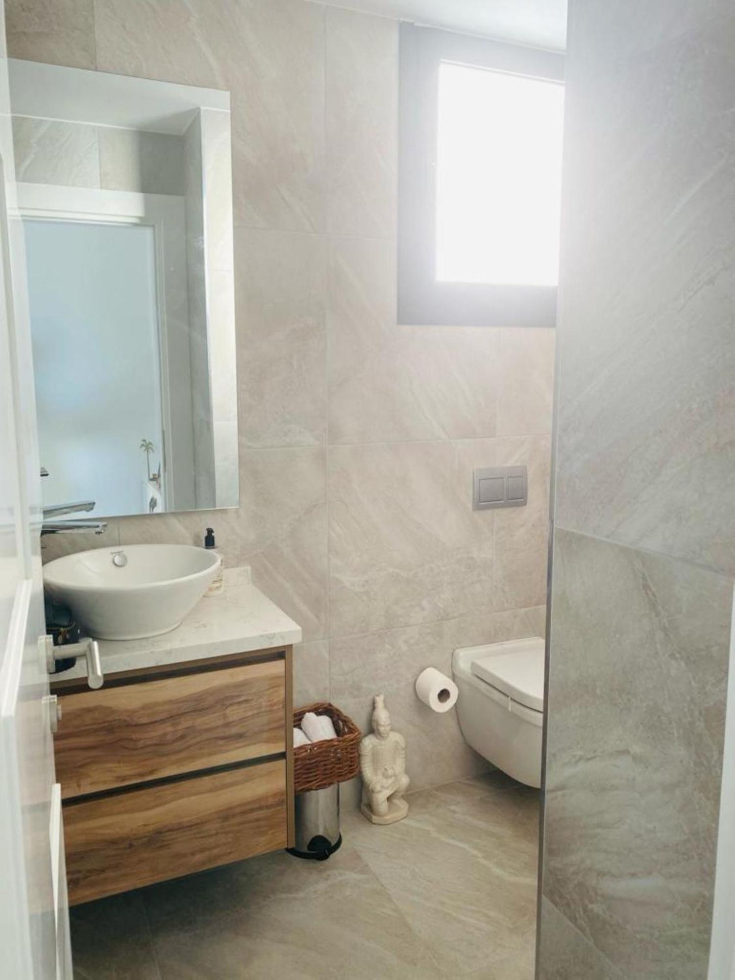 Luxurious Seafront Penthouse Daire Girne Dış mekan fotoğraf